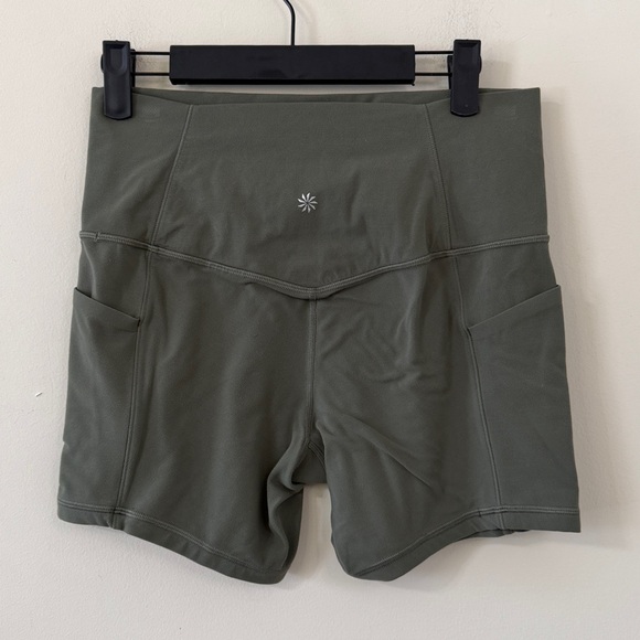 Athleta Salutation Stash High Rise 5" Short Moss Size Medium - Picture 6 of 8